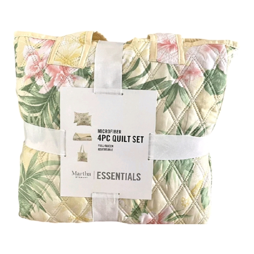 Martha Stewart 4 Piece Sunny Floral Microfiber Quilt Set with Tote NWT
